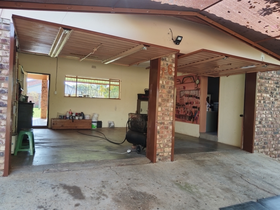 4 Bedroom Property for Sale in Jan Kempdorp Northern Cape